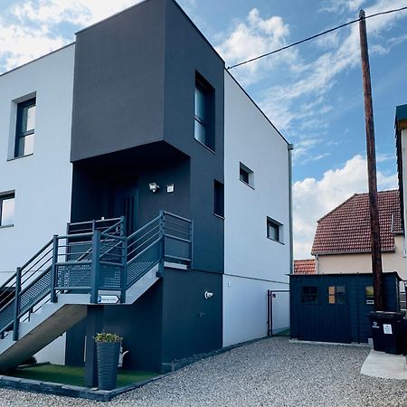 B&B Chez L'Habitant Chambre Privative Sur La Route Des Vins Tv Parking Box Velo Изенгейм Экстерьер фото