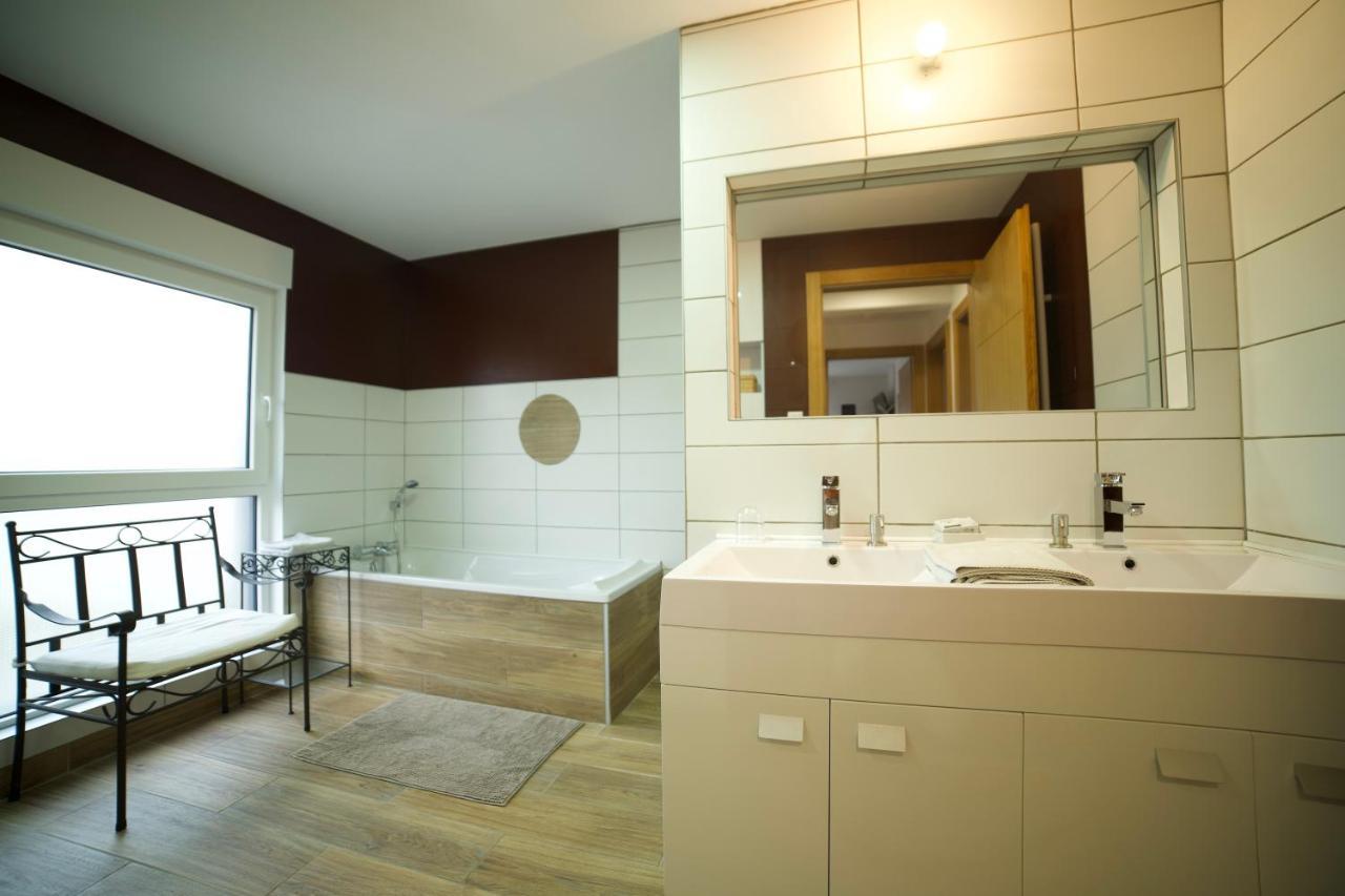 B&B Chez L'Habitant Chambre Privative Sur La Route Des Vins Tv Parking Box Velo Изенгейм Экстерьер фото