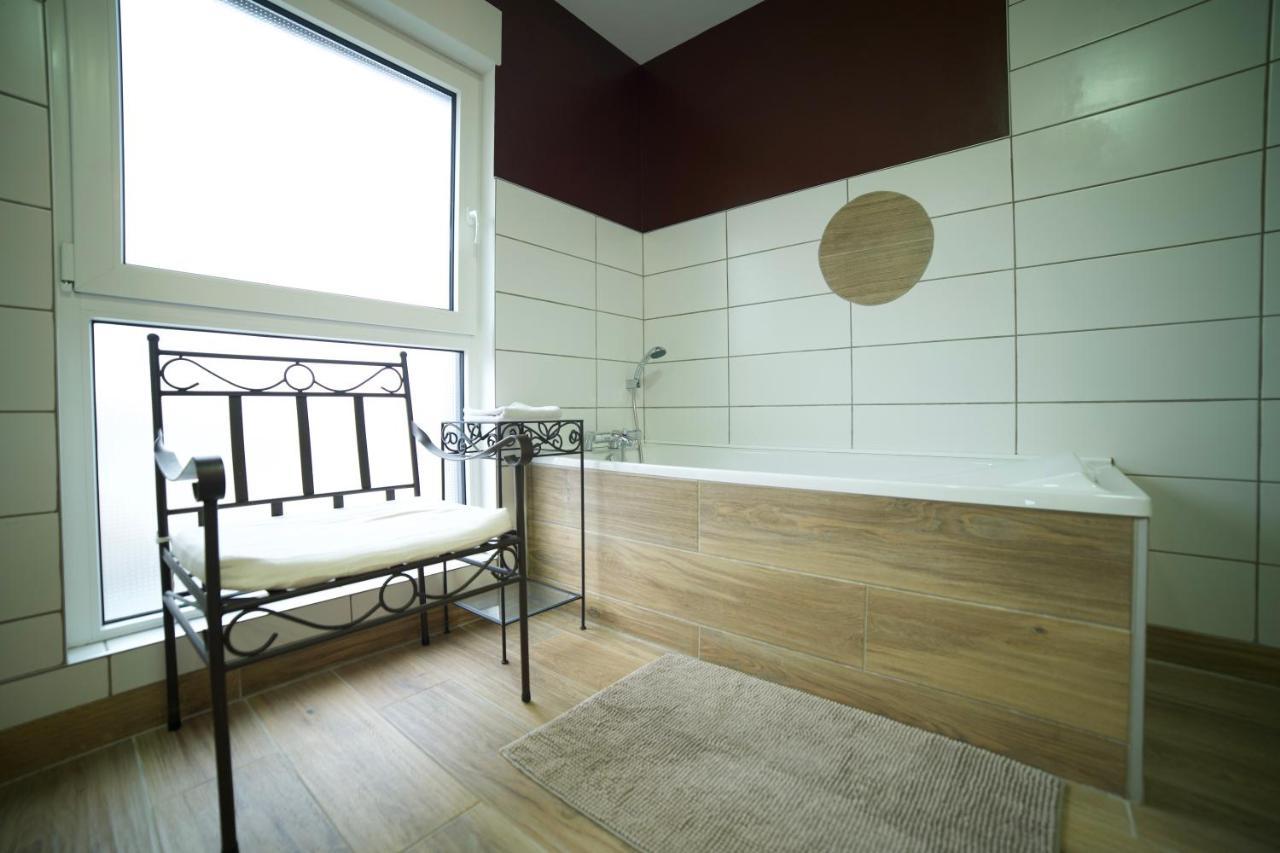 B&B Chez L'Habitant Chambre Privative Sur La Route Des Vins Tv Parking Box Velo Изенгейм Экстерьер фото