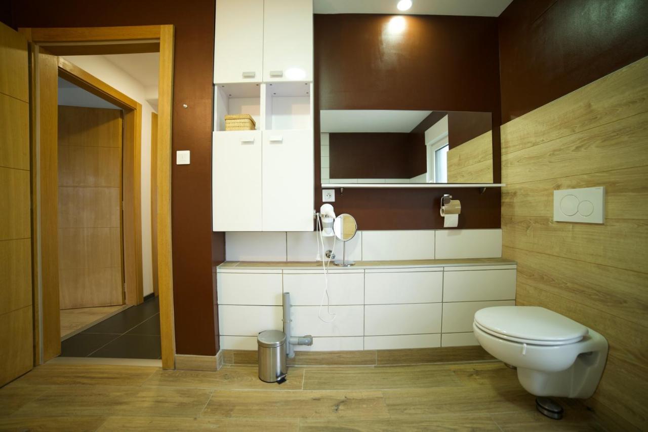 B&B Chez L'Habitant Chambre Privative Sur La Route Des Vins Tv Parking Box Velo Изенгейм Экстерьер фото