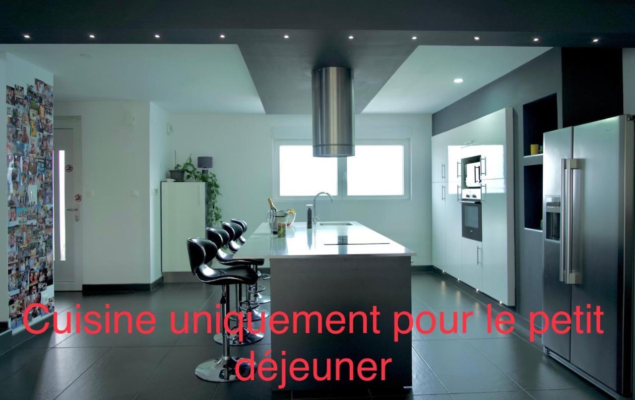 B&B Chez L'Habitant Chambre Privative Sur La Route Des Vins Tv Parking Box Velo Изенгейм Экстерьер фото